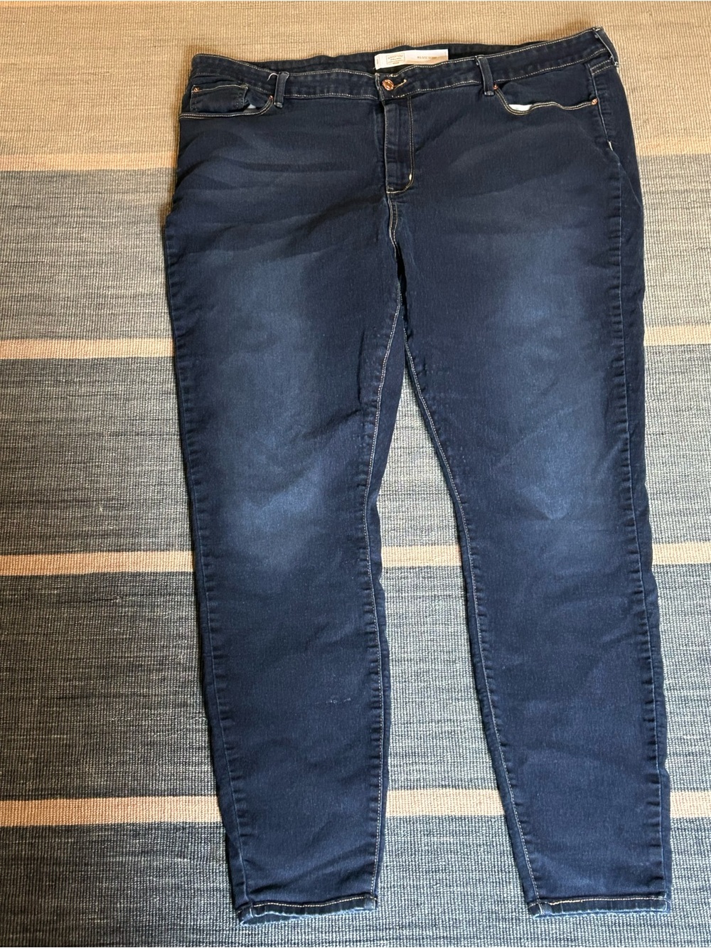 Signature by Levi Strauss Size Women’s Dark Blue Stretch Mid-Rise Skinny Jean